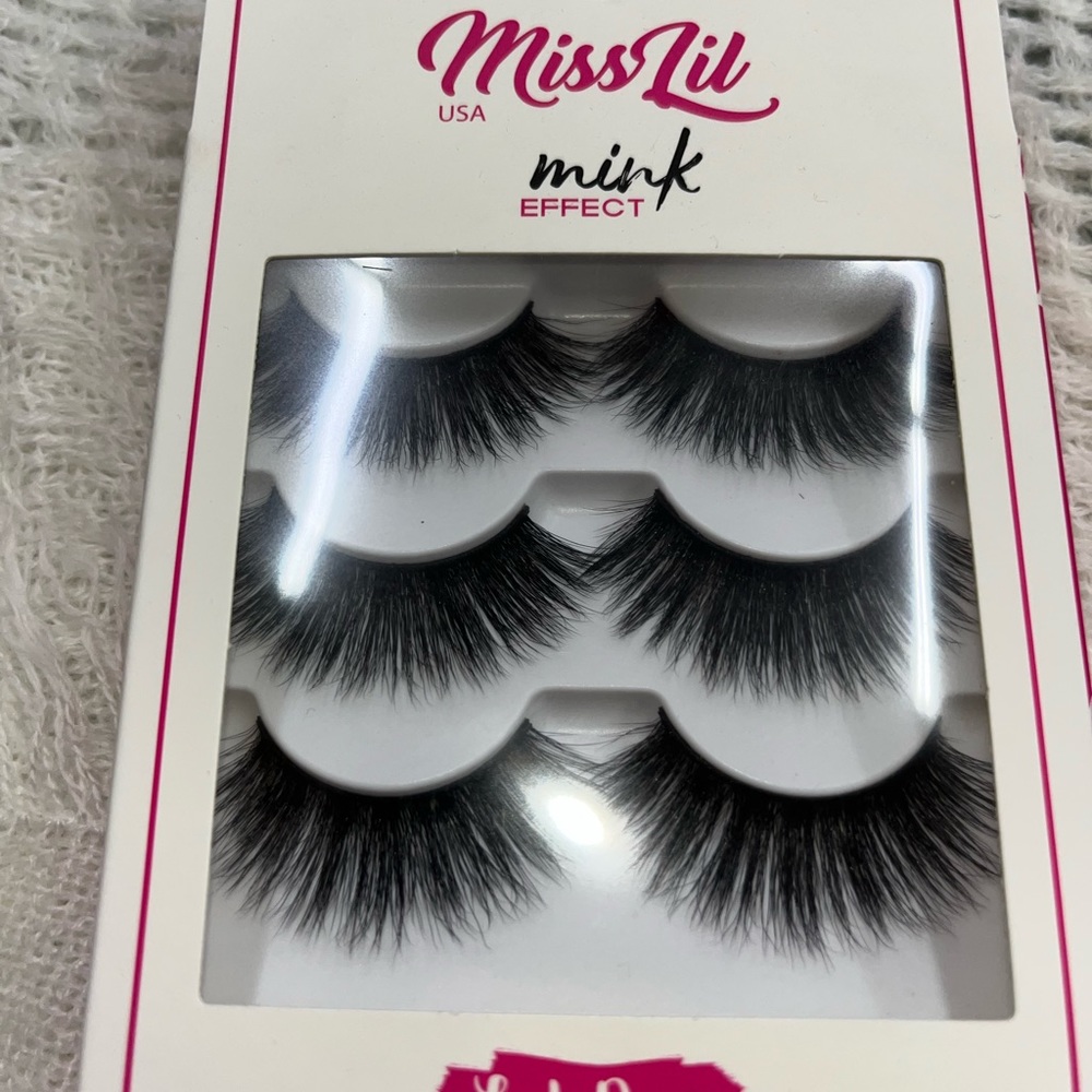 Miss Lilly Eye lashes 3 -pack